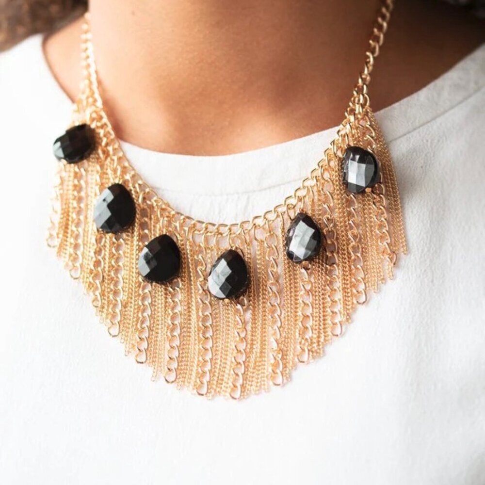 Paparazzi Jewelry Accessories - Vixen Conviction - Gold Necklace - Vintage